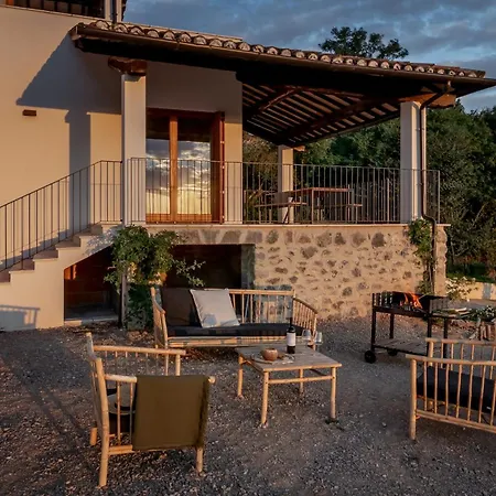 Est Villa *