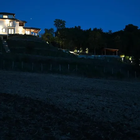 Est Villa *